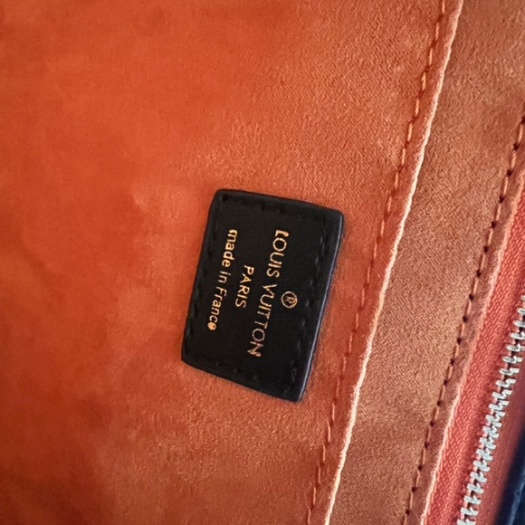 Louis Vuitton OnTheGo GM Tote Bag - Picture 5 of 9